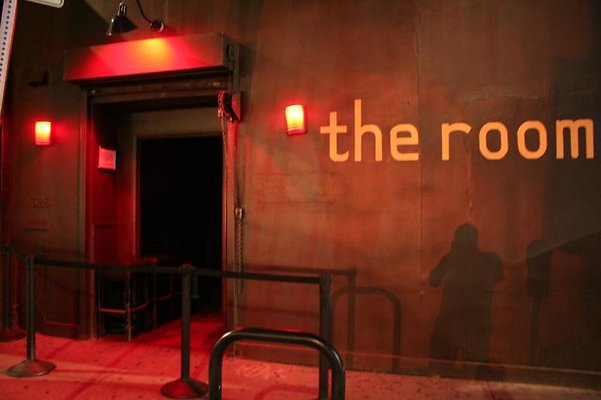 th the room 003