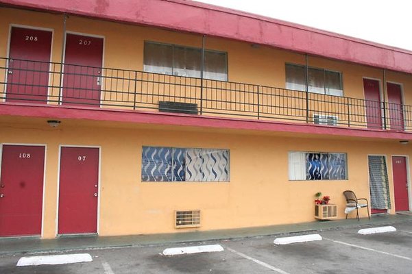 th tahiti Motel 014