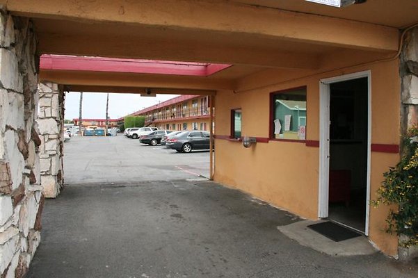 th tahiti Motel 007